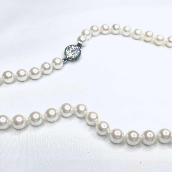 ✨ Vintage 1960s Faux Pearl Necklace w/ Sparkling Crystal Clasp, 45 cm - Picture 5 of 5